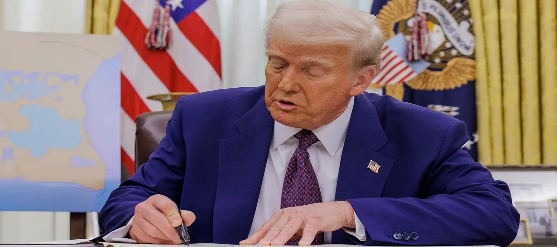 Trump Launches "Genesis Mission" to Harness AI for Scientific Breakthroughs