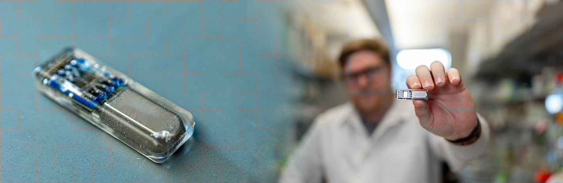 Implantable device produces multiple drugs from living cells